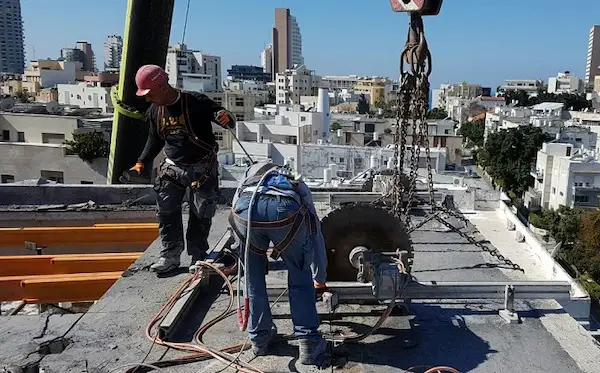 ניסור בטון ביהלום - צוות ש ר בשטח.